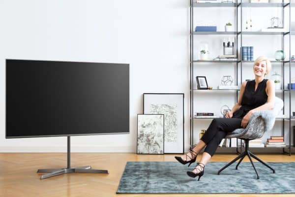 Der richtige TV-Sessel für das Heimkino - Panasonic EXW784 4K TV