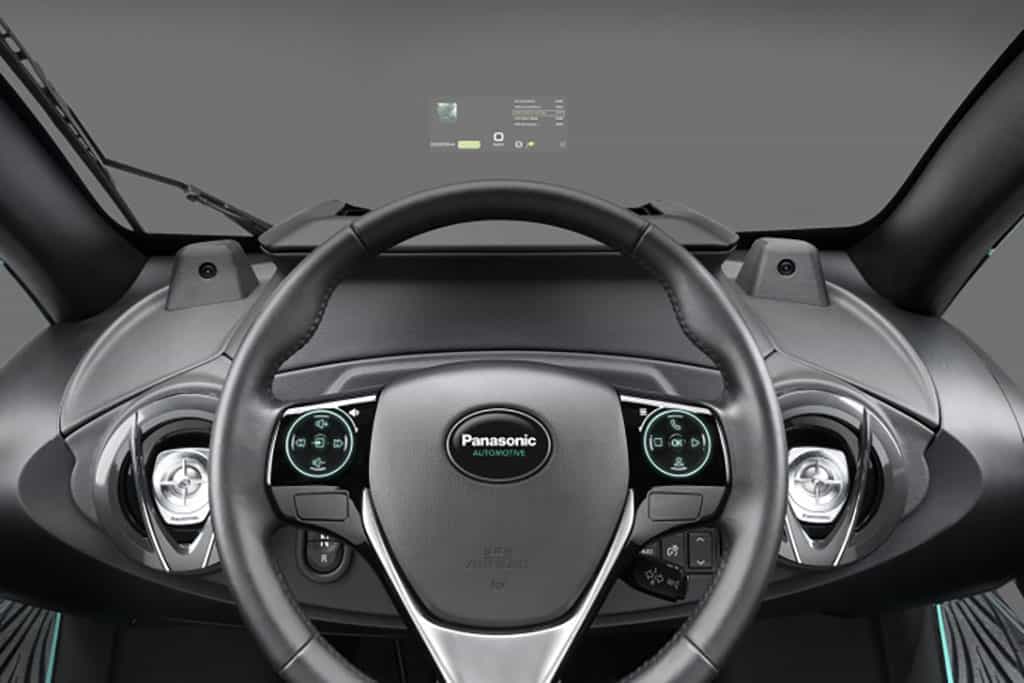 Das Glas der Zukunft ist smart: Innovative Display-Technik von Panasonic auf der Windschutzscheibe im Auto