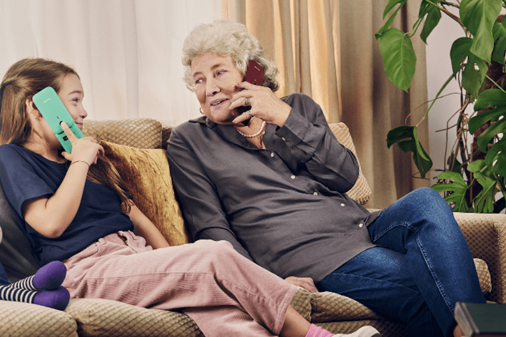 Klapphandy für Senioren: Elegant mobil erreichbar sein.
